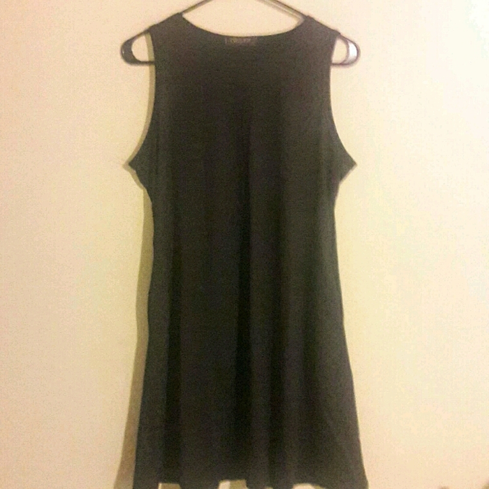Black sleeveless dress